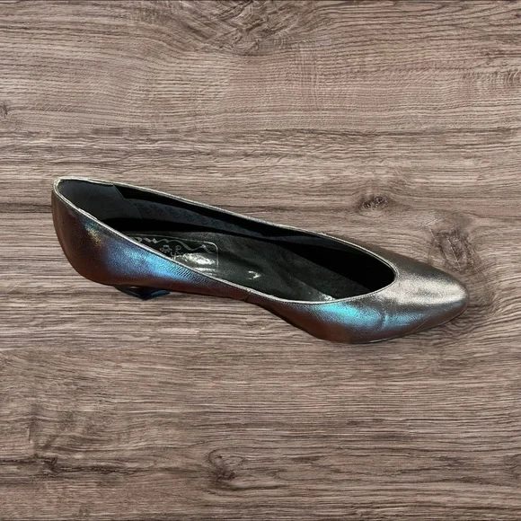 Sold - Picture 1 of 11